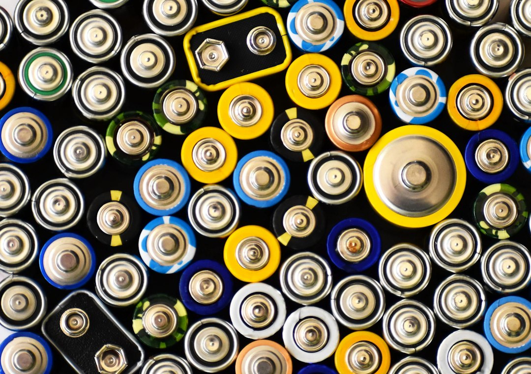 Immagine illustrativa di celle per batterie utilizzate nella ricerca sulle tecnologie allo stato solido