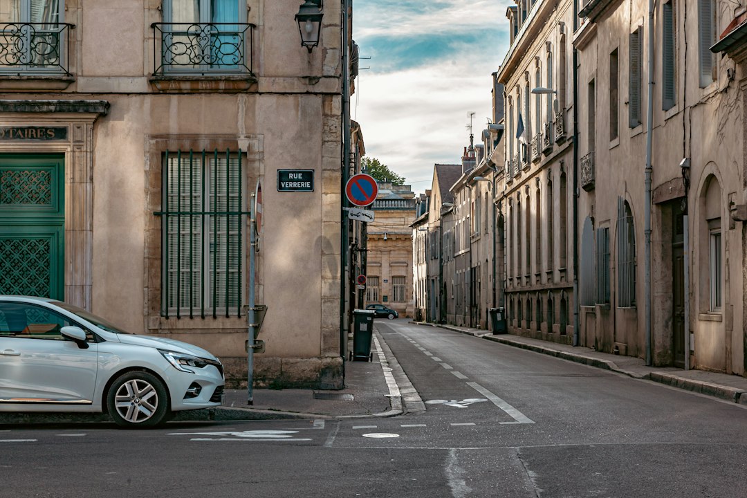 Auto elettrica, normative e transizione energetica