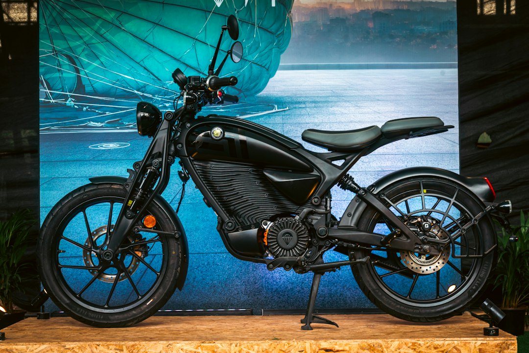 Moto elettrica in ambiente urbano