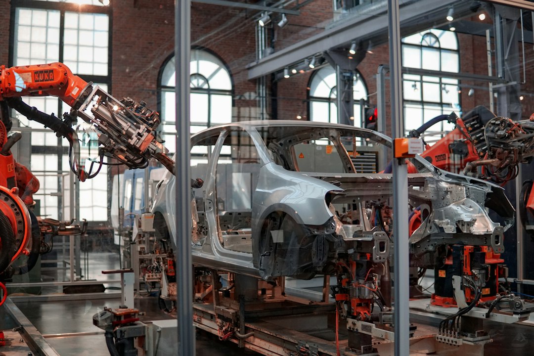 Linea automatizzata in uno stabilimento industriale per la produzione automotive